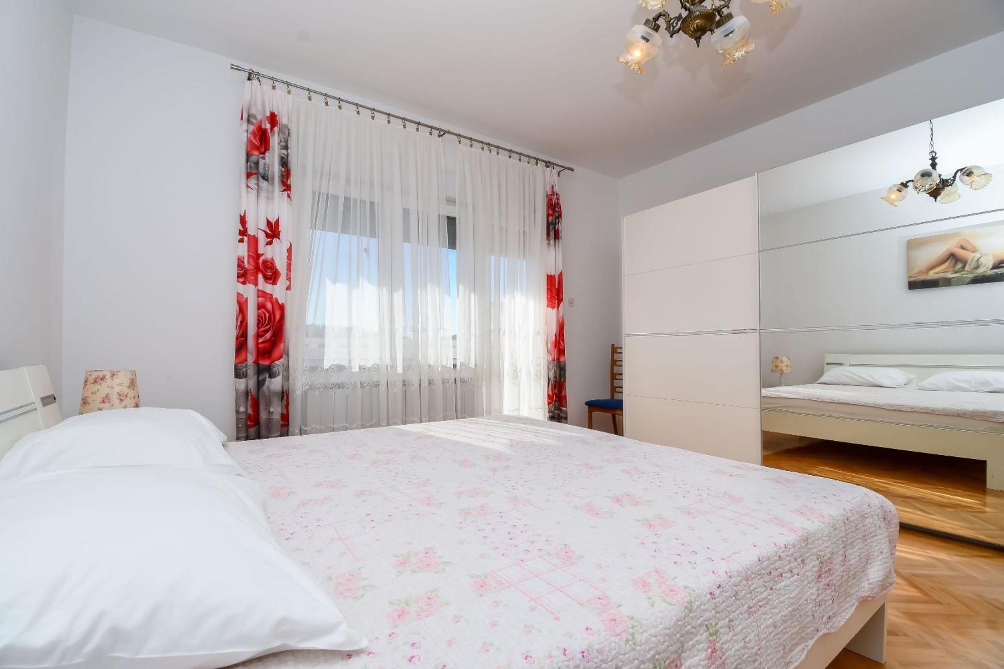 Apartments Vesna Сегет-Враниця Екстер'єр фото